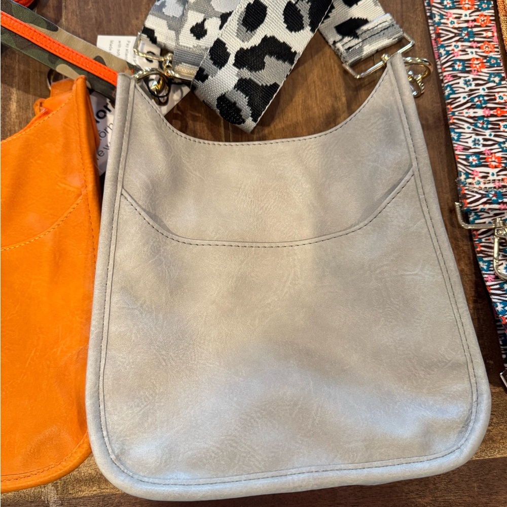 Classic Vegan Messenger Bags - Picture 4 of 6
